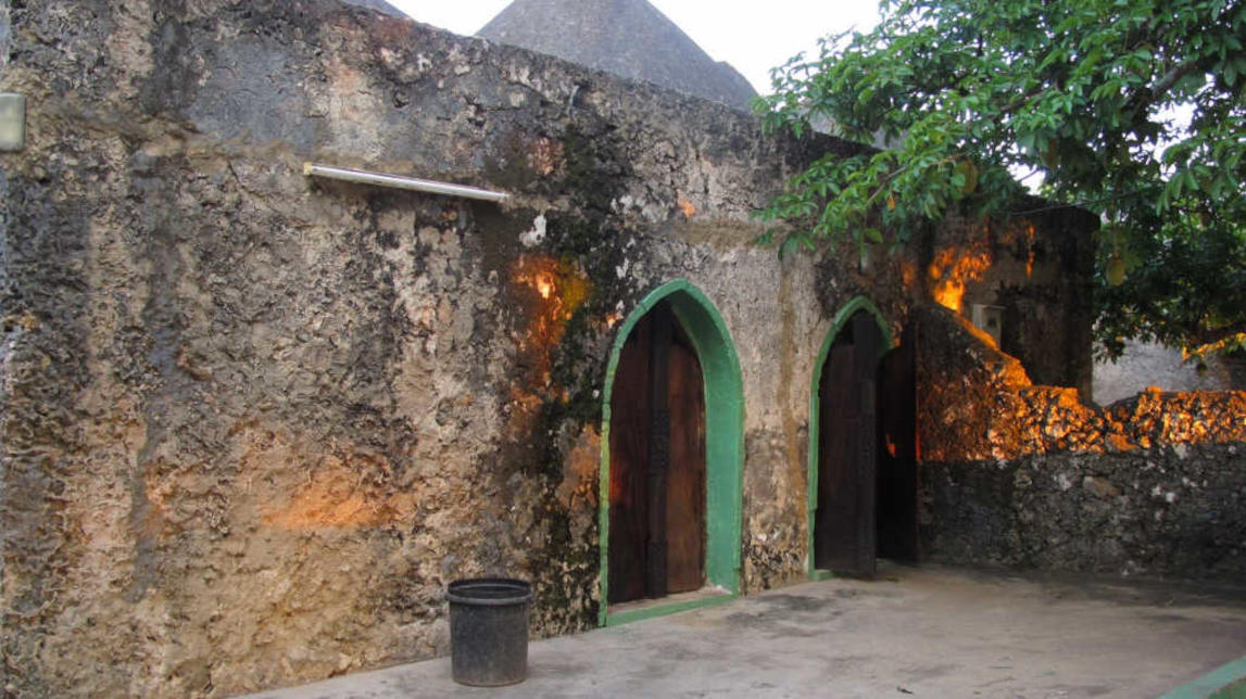 Explore the Kongo Mosque Explore the Kongo Mosque