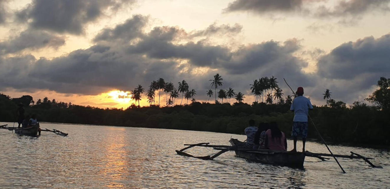 Sunset Picnics and Boat Rides Sunset Picnics and Boat Rides